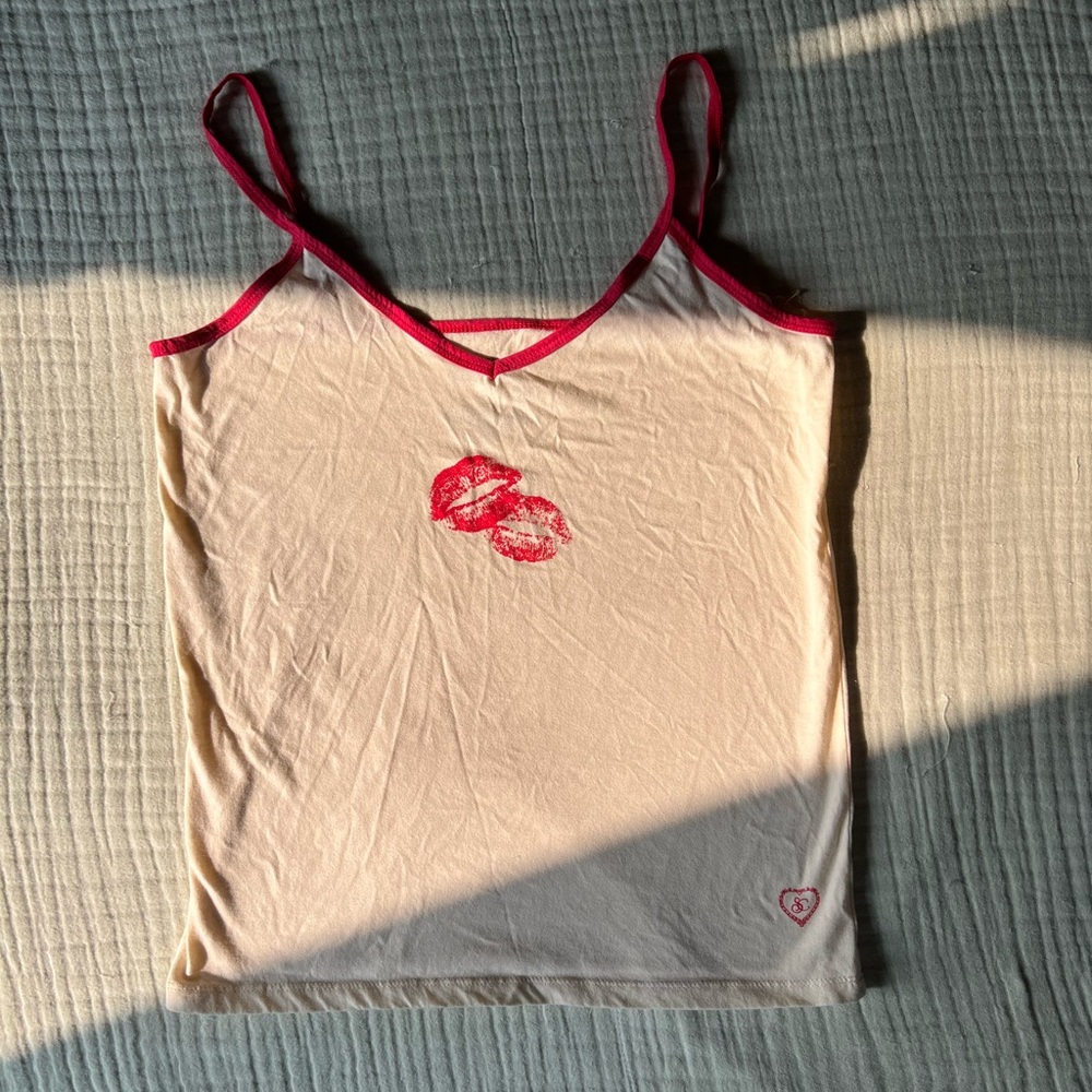 Sabrina Carpenter Kiss Mark Tank size S